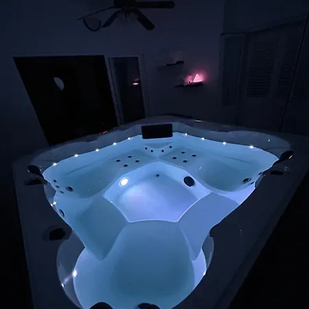 House Lanterna With Indoor Jacuzzi Lovište