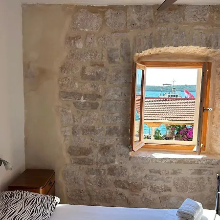 House Lanterna With Indoor Jacuzzi Lovište