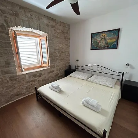 House Lanterna With Indoor Jacuzzi Lovište