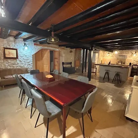 Appartement House Lanterna With Indoor Jacuzzi Lovište