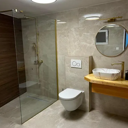House Lanterna With Indoor Jacuzzi Lovište