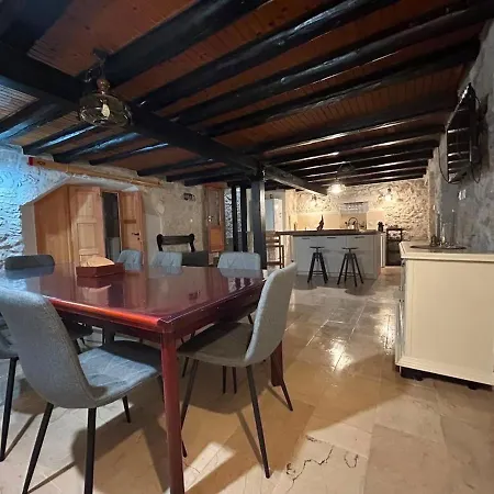 House Lanterna With Indoor Jacuzzi Lovište
