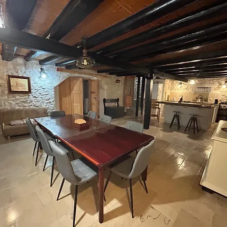 House Lanterna With Indoor Jacuzzi