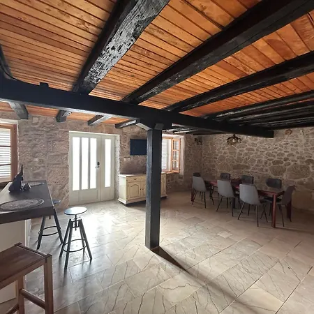 House Lanterna With Indoor Jacuzzi Lovište
