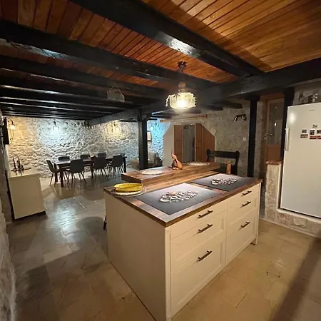 Appartement House Lanterna With Indoor Jacuzzi Lovište
