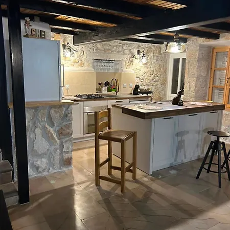 House Lanterna With Indoor Jacuzzi Lovište