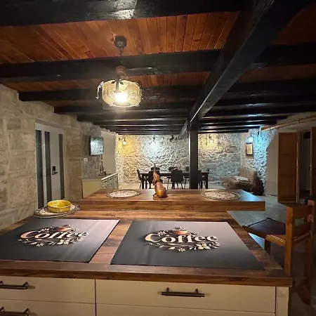 Appartement House Lanterna With Indoor Jacuzzi Lovište