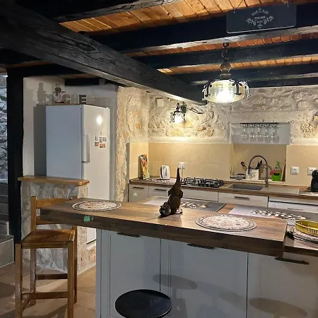 House Lanterna With Indoor Jacuzzi Appartement Lovište
