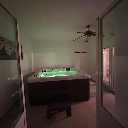 House Lanterna With Indoor Jacuzzi Appartement *