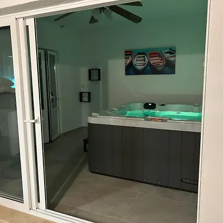 Appartement House Lanterna With Indoor Jacuzzi Lovište